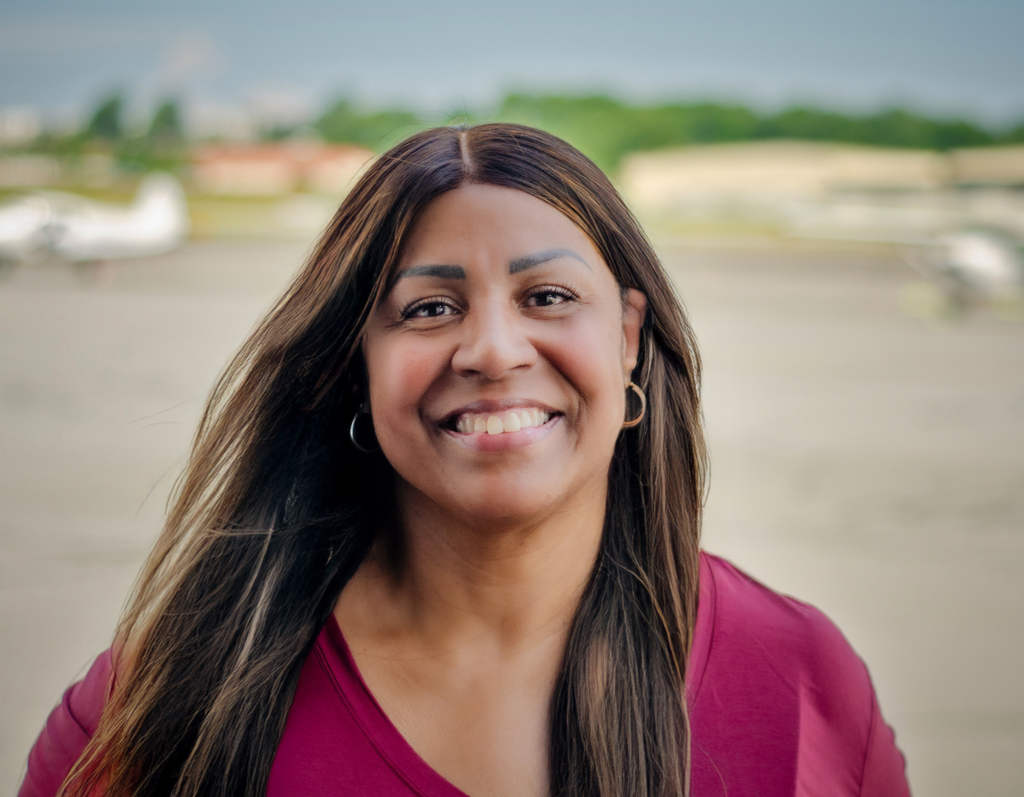 hangar 913 owner julissa.webp